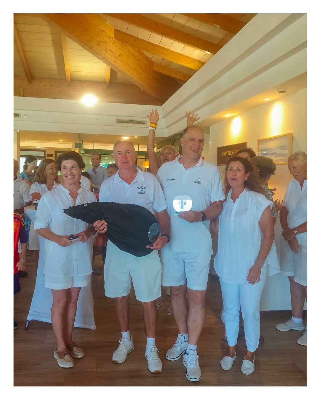 Entrega de premios del croquet Ibis Eremita con los campeones y trofeos en el Real Novo Sancti Petri